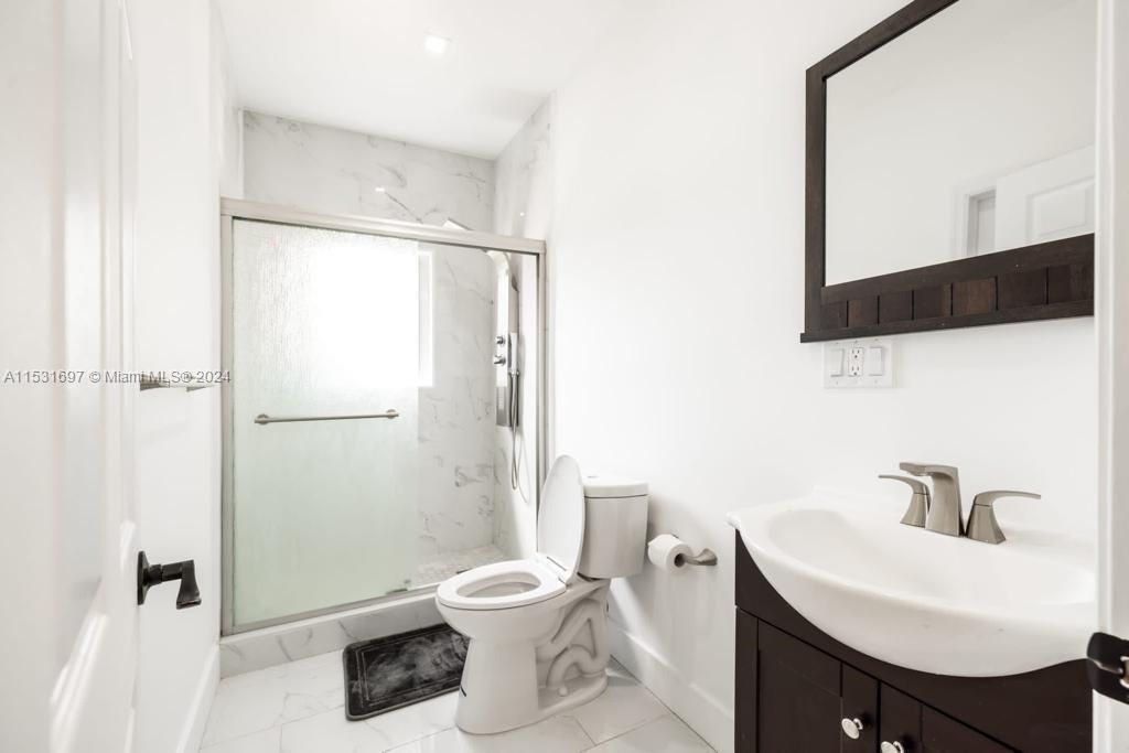 Recently Rented: $2,500 (2 beds, 1 baths, 772 Square Feet)