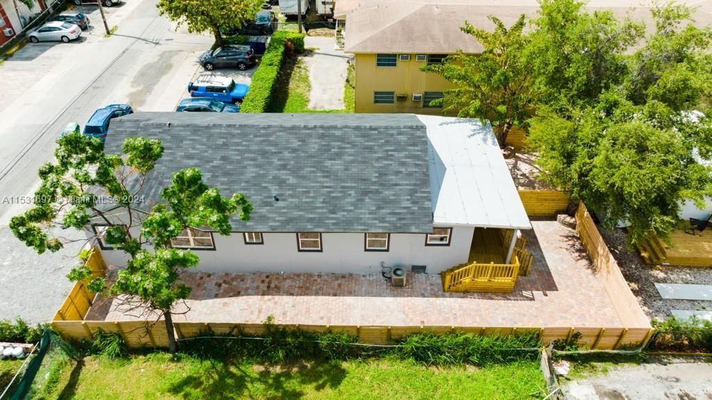 Recently Rented: $2,500 (2 beds, 1 baths, 772 Square Feet)