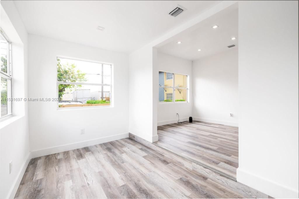 Recently Rented: $2,500 (2 beds, 1 baths, 772 Square Feet)