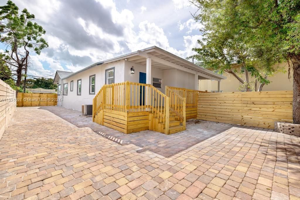 Recently Rented: $2,500 (2 beds, 1 baths, 772 Square Feet)