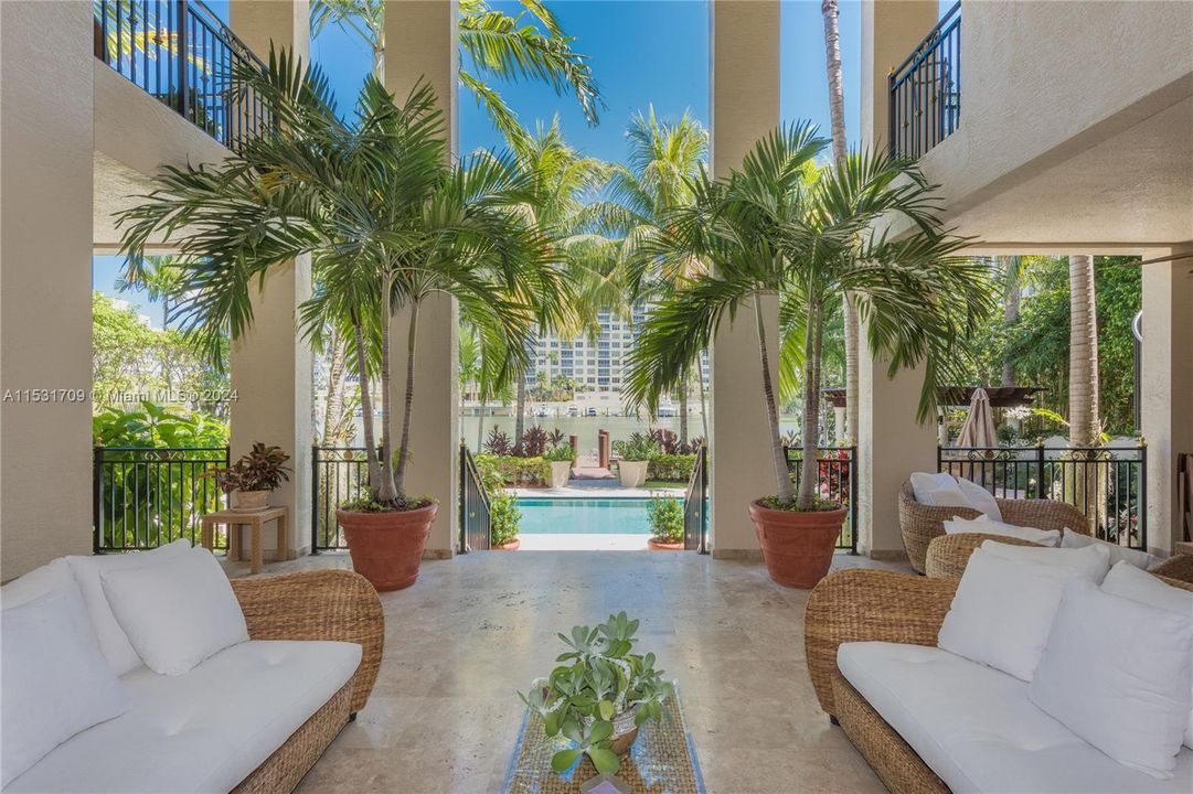 Recently Sold: $11,600,000 (6 beds, 8 baths, 5907 Square Feet)