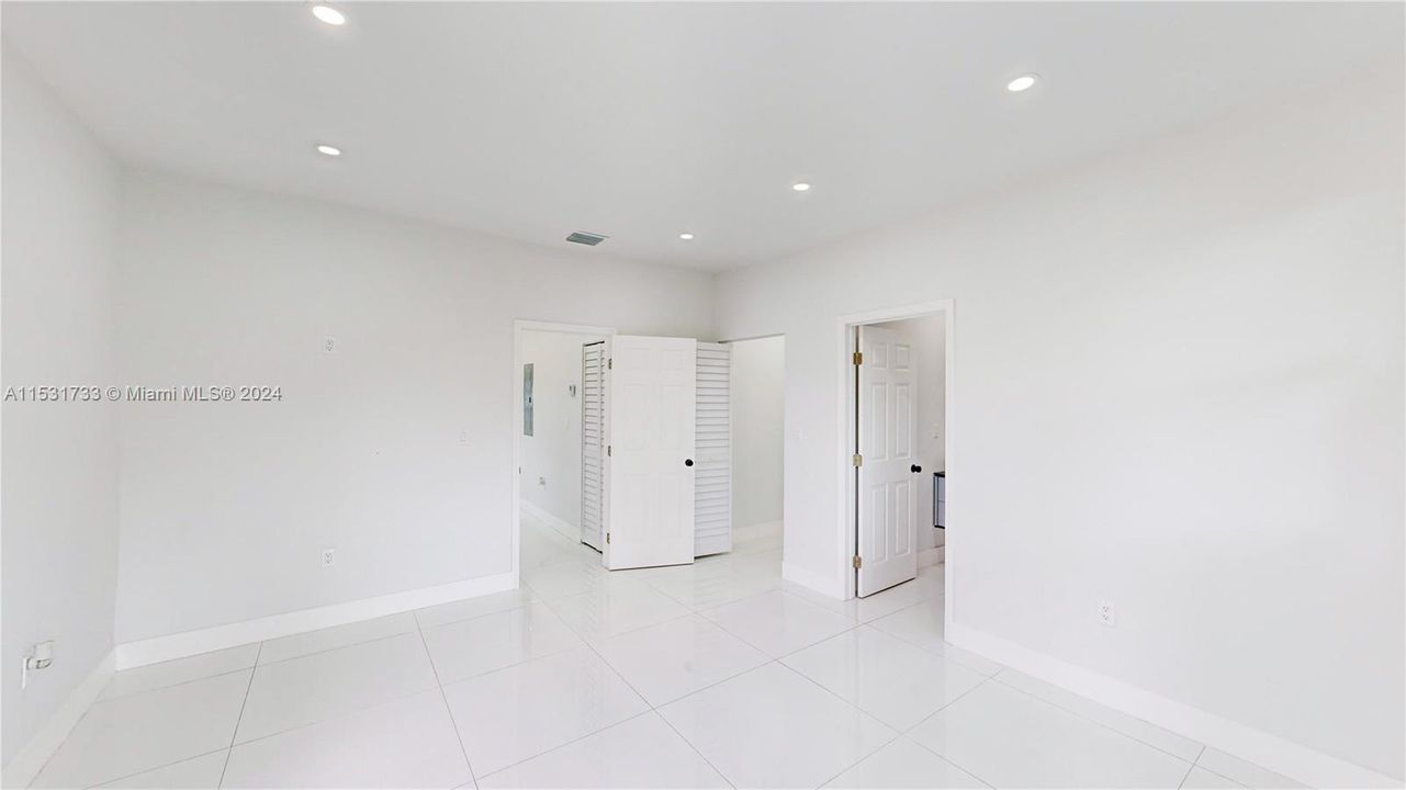 For Sale: $459,900 (3 beds, 2 baths, 942 Square Feet)