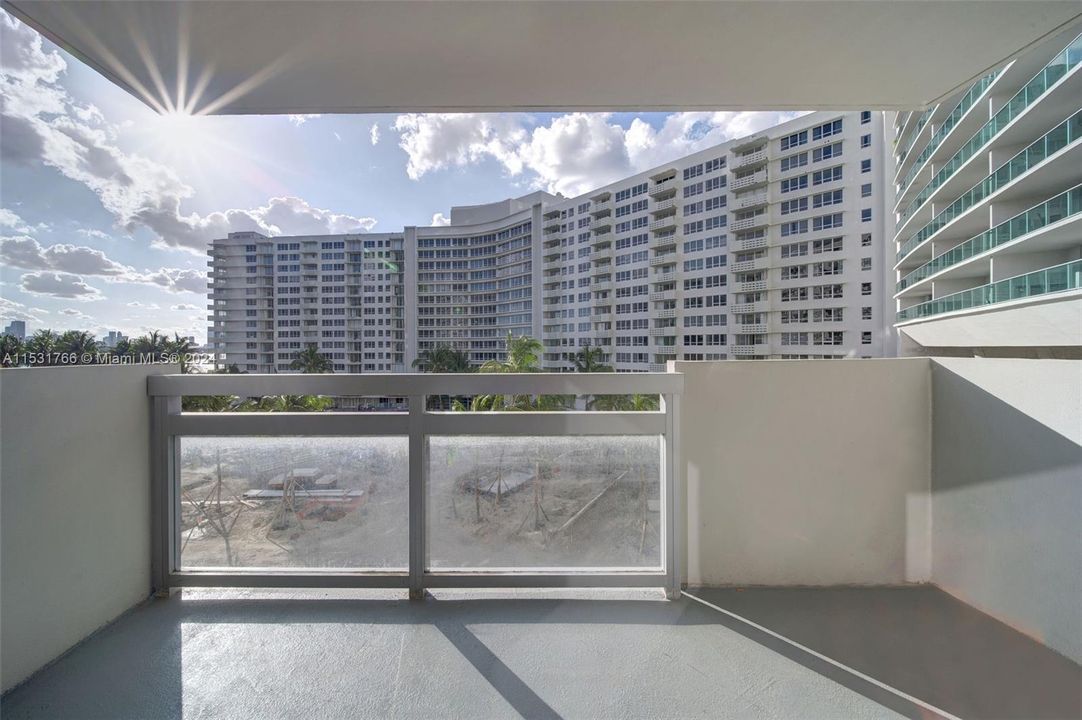 Active With Contract: $2,746 (1 beds, 1 baths, 786 Square Feet)