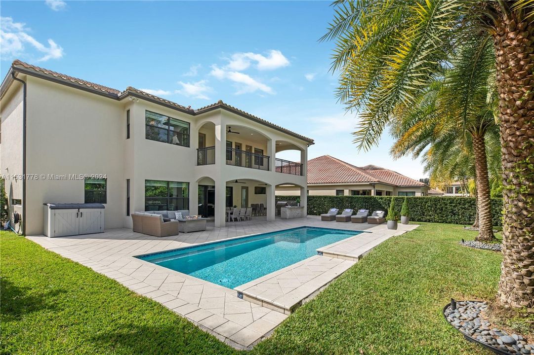 Recently Sold: $2,050,000 (5 beds, 4 baths, 3898 Square Feet)