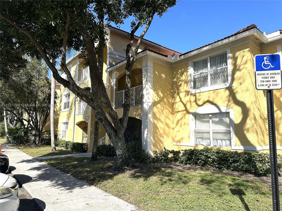 Recently Sold: $185,000 (1 beds, 1 baths, 846 Square Feet)