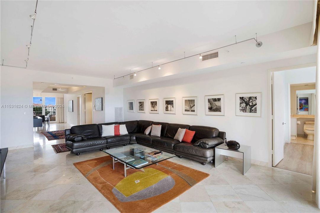 Недавно продано: $2,899,999 (3 спален, 4 ванн, 2500 Квадратных фут)