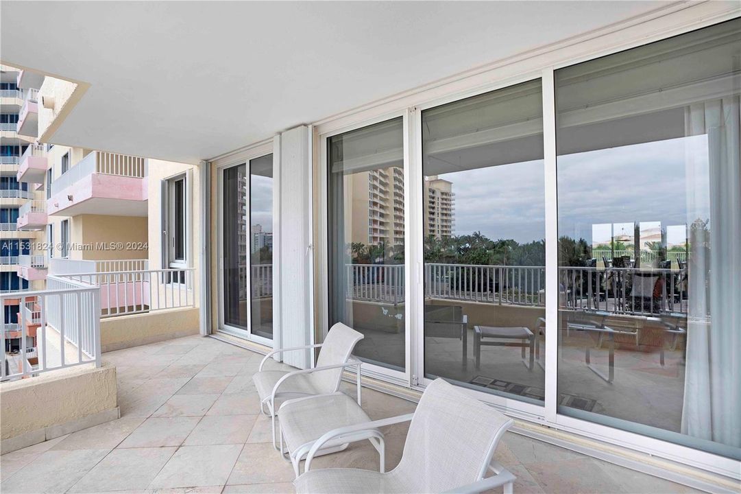 Недавно продано: $2,899,999 (3 спален, 4 ванн, 2500 Квадратных фут)