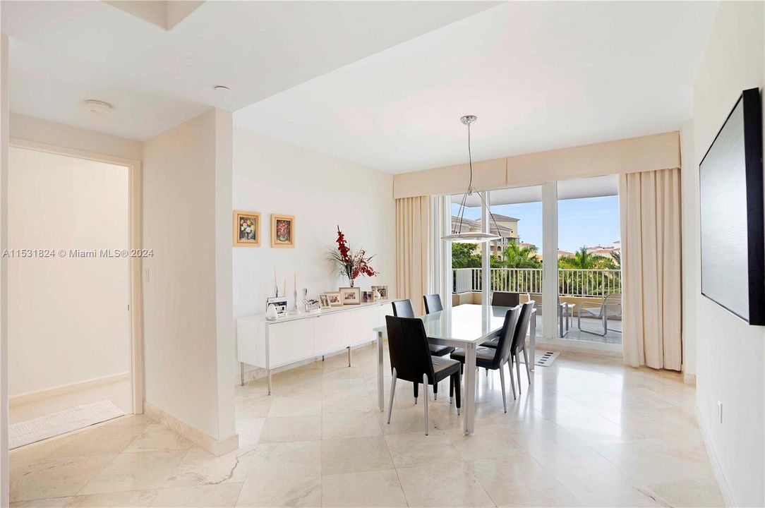 Недавно продано: $2,899,999 (3 спален, 4 ванн, 2500 Квадратных фут)