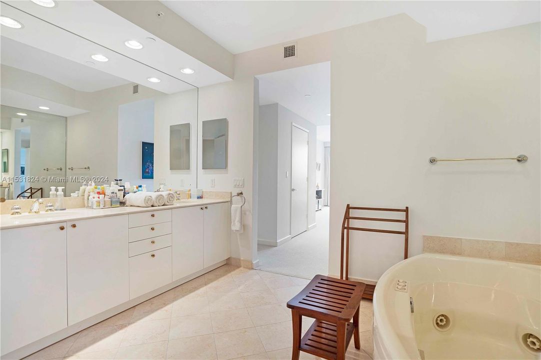 Недавно продано: $2,899,999 (3 спален, 4 ванн, 2500 Квадратных фут)