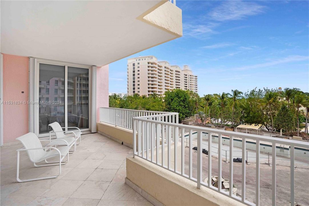 Недавно продано: $2,899,999 (3 спален, 4 ванн, 2500 Квадратных фут)