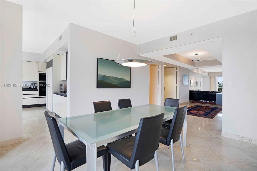 Недавно продано: $2,899,999 (3 спален, 4 ванн, 2500 Квадратных фут)