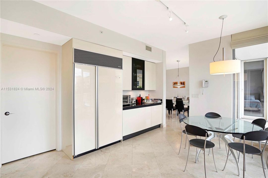 Недавно продано: $2,899,999 (3 спален, 4 ванн, 2500 Квадратных фут)