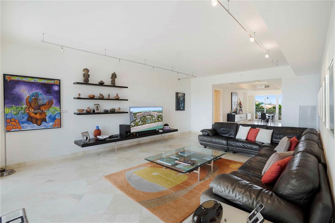 Недавно продано: $2,899,999 (3 спален, 4 ванн, 2500 Квадратных фут)