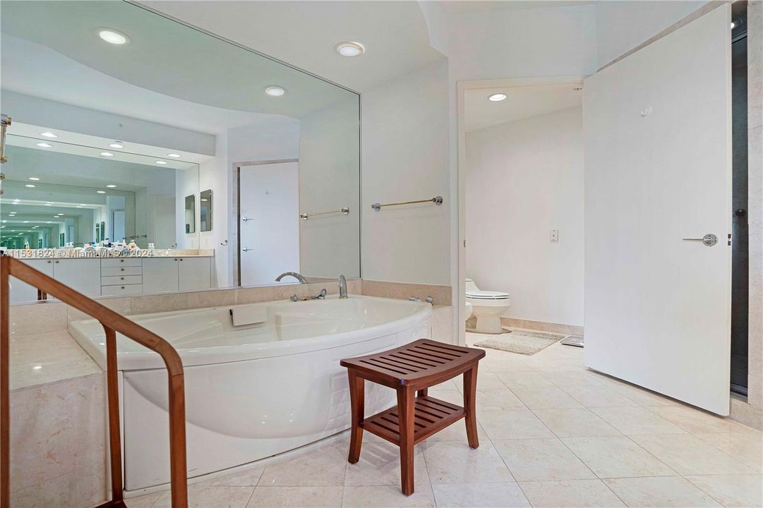 Недавно продано: $2,899,999 (3 спален, 4 ванн, 2500 Квадратных фут)