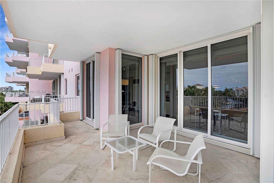 Недавно продано: $2,899,999 (3 спален, 4 ванн, 2500 Квадратных фут)