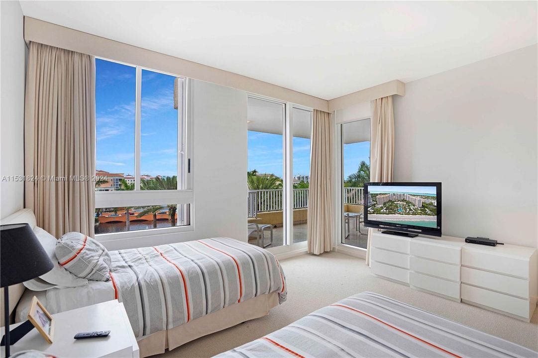 Недавно продано: $2,899,999 (3 спален, 4 ванн, 2500 Квадратных фут)