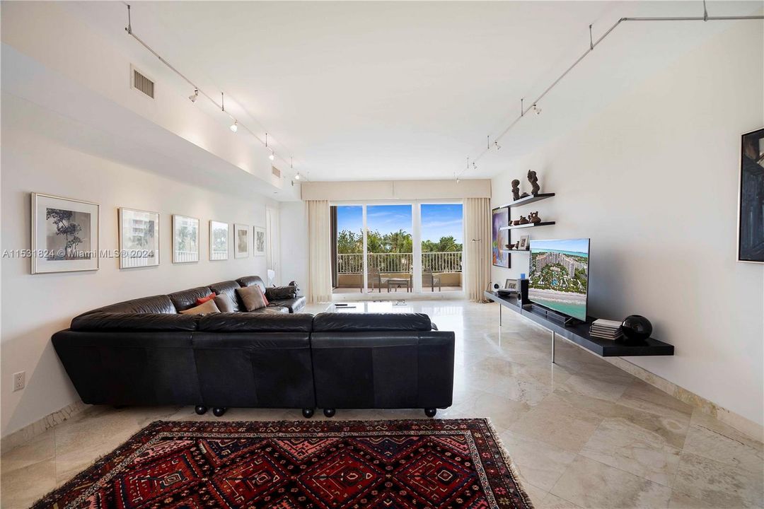 Недавно продано: $2,899,999 (3 спален, 4 ванн, 2500 Квадратных фут)