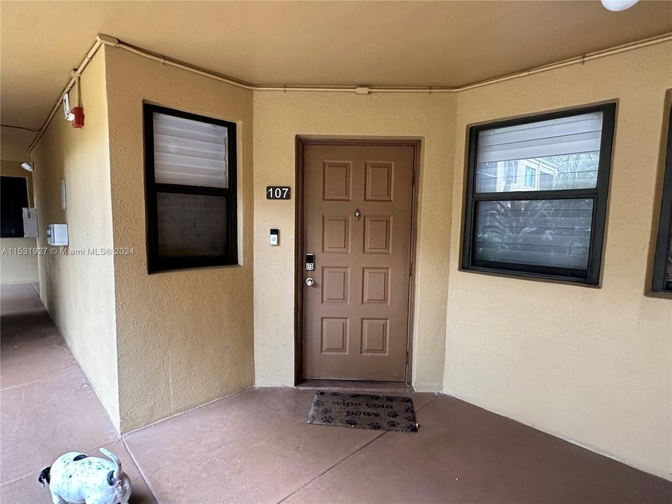 For Sale: $340,000 (2 beds, 1 baths, 850 Square Feet)