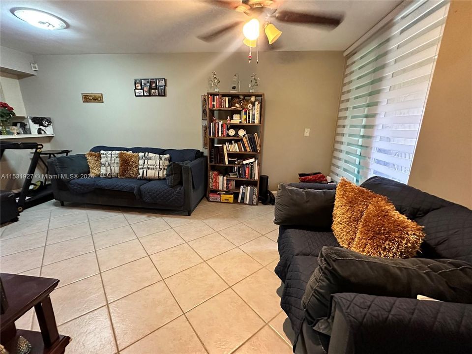 For Sale: $320,000 (2 beds, 1 baths, 850 Square Feet)
