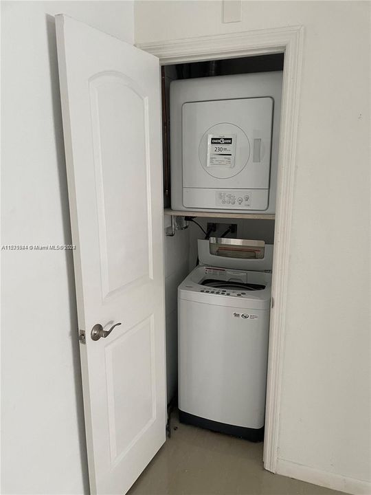 Recently Rented: $1,999 (1 beds, 1 baths, 613 Square Feet)