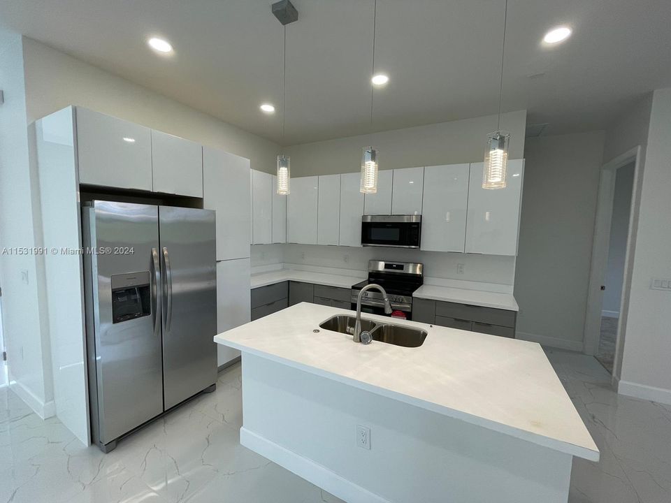 For Sale: $359,900 (3 beds, 2 baths, 1685 Square Feet)