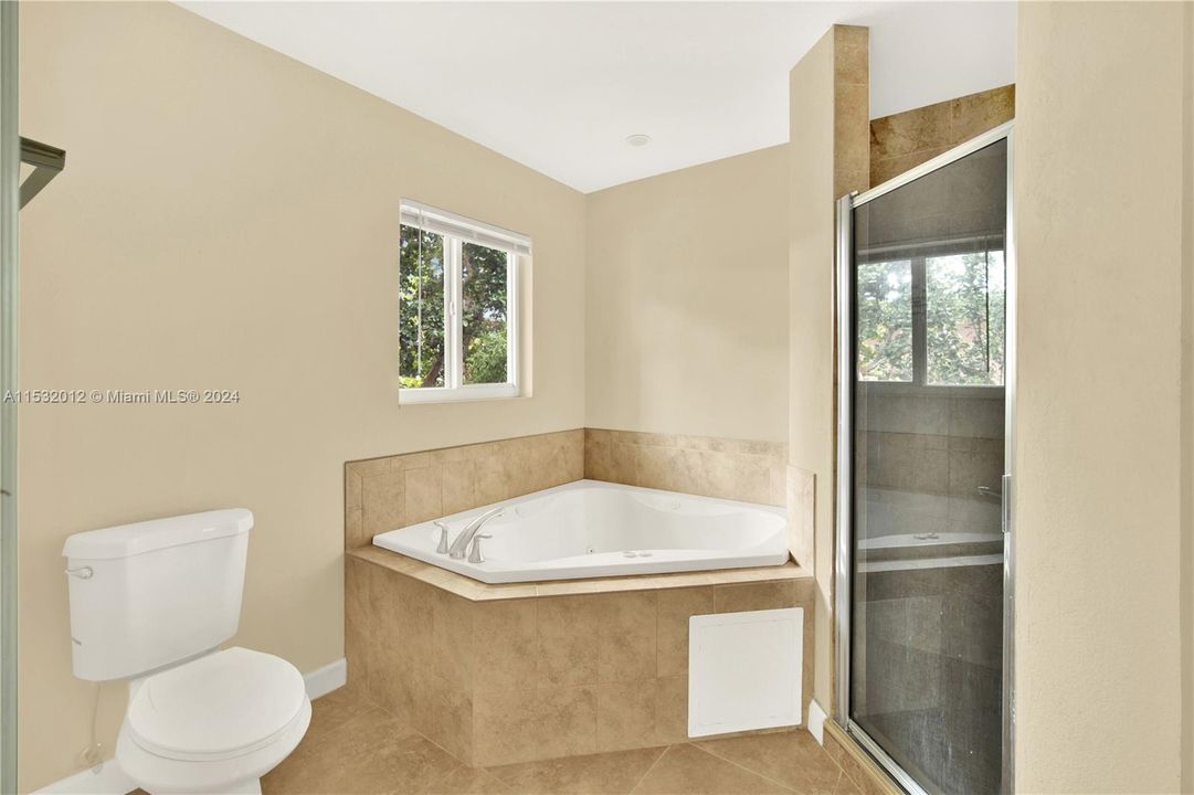 待售: $749,999 (2 贝兹, 2 浴室, 1240 平方英尺)