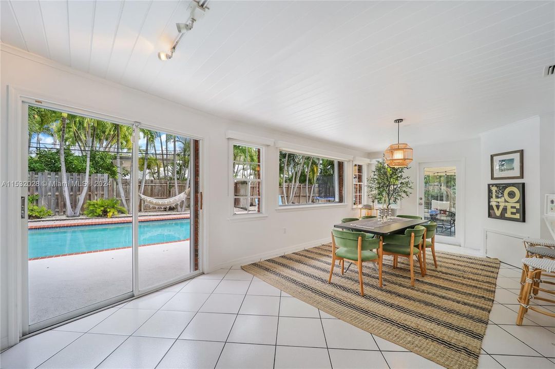 Recently Sold: $3,090,000 (4 beds, 3 baths, 2177 Square Feet)