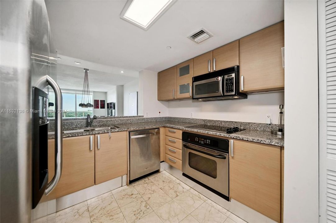 For Sale: $818,000 (2 beds, 2 baths, 1367 Square Feet)
