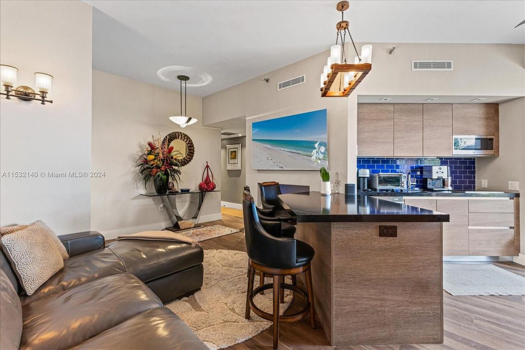 For Sale: $2,500,000 (1 beds, 1 baths, 710 Square Feet)