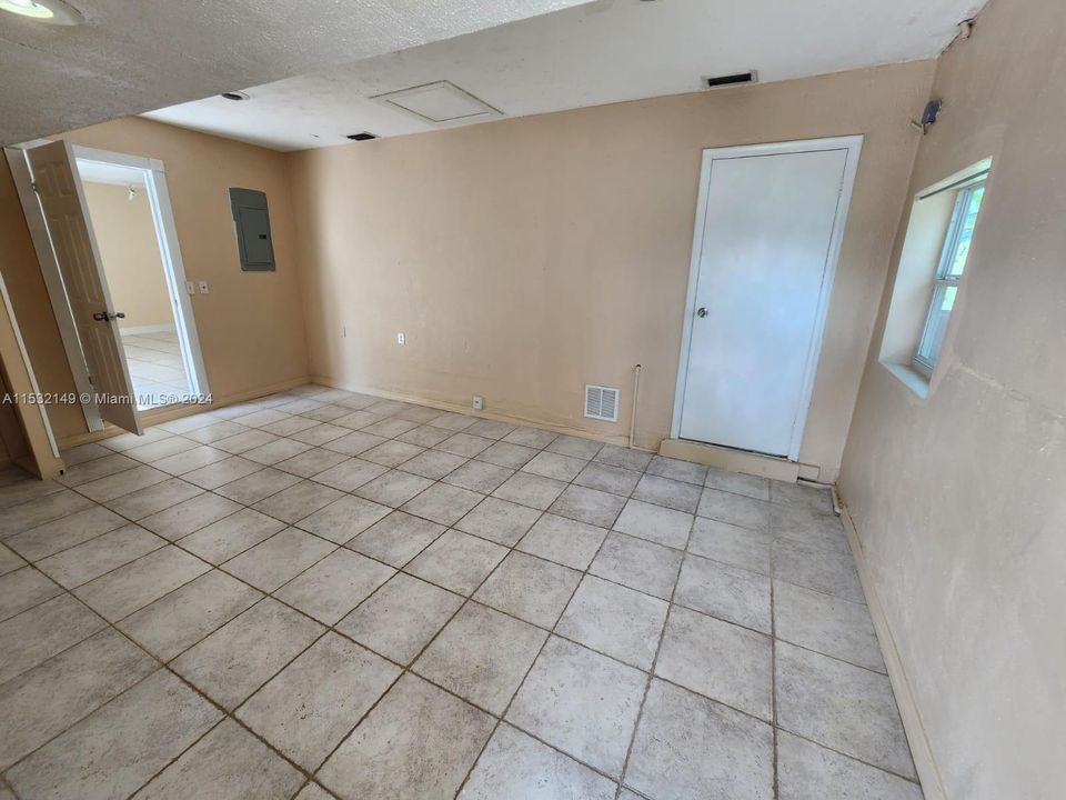 For Sale: $624,997 (5 beds, 2 baths, 1434 Square Feet)