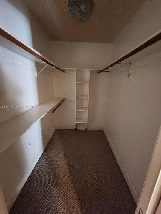 For Sale: $624,997 (5 beds, 2 baths, 1434 Square Feet)