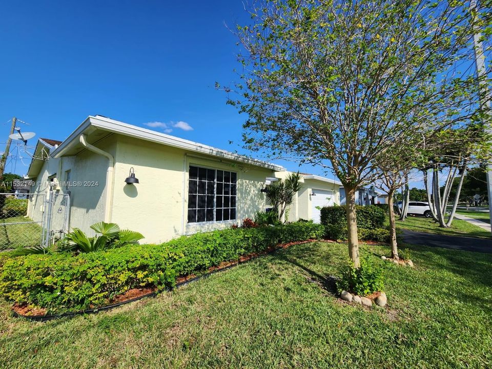 For Sale: $624,997 (5 beds, 2 baths, 1434 Square Feet)