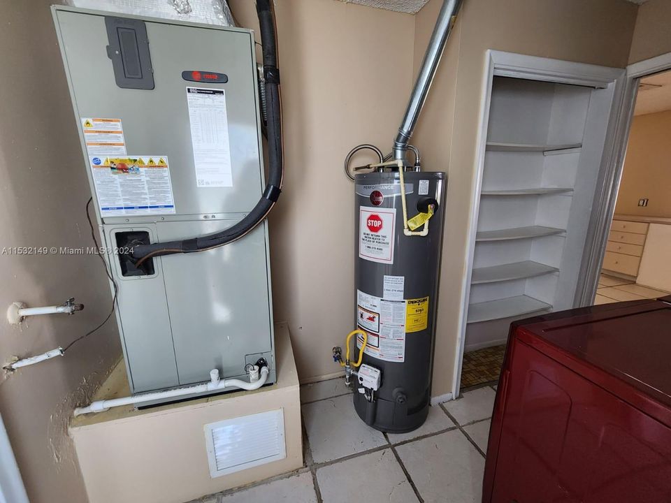 For Sale: $624,997 (5 beds, 2 baths, 1434 Square Feet)