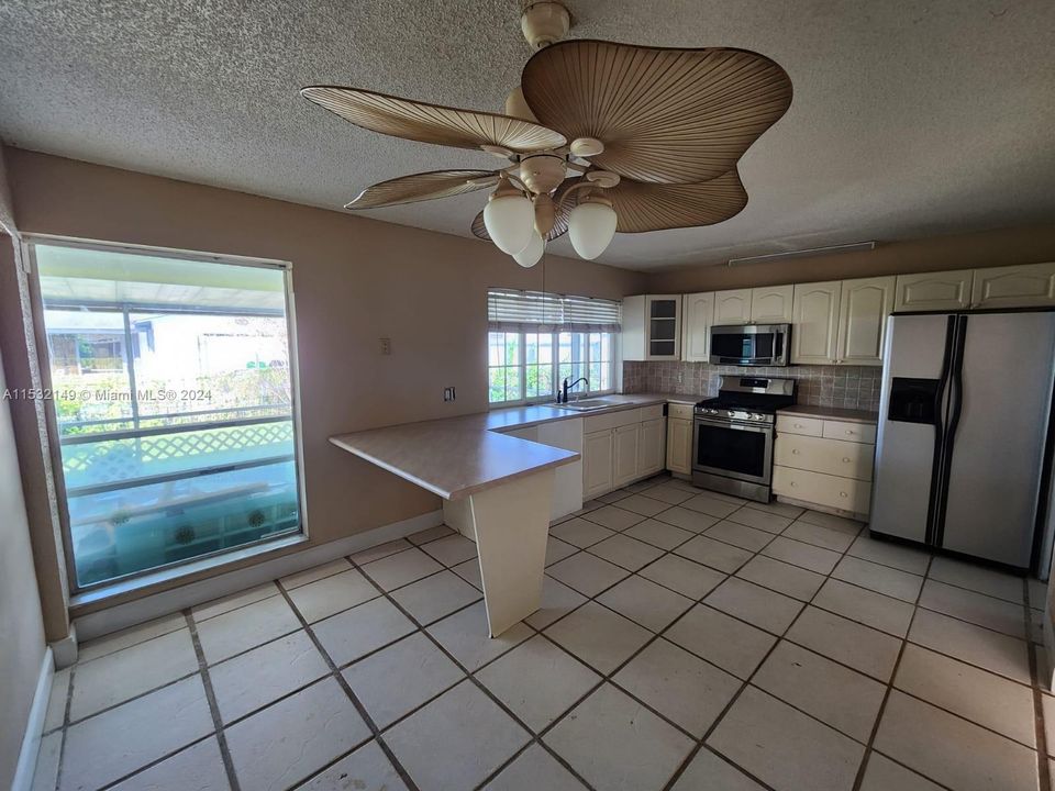 For Sale: $624,997 (5 beds, 2 baths, 1434 Square Feet)