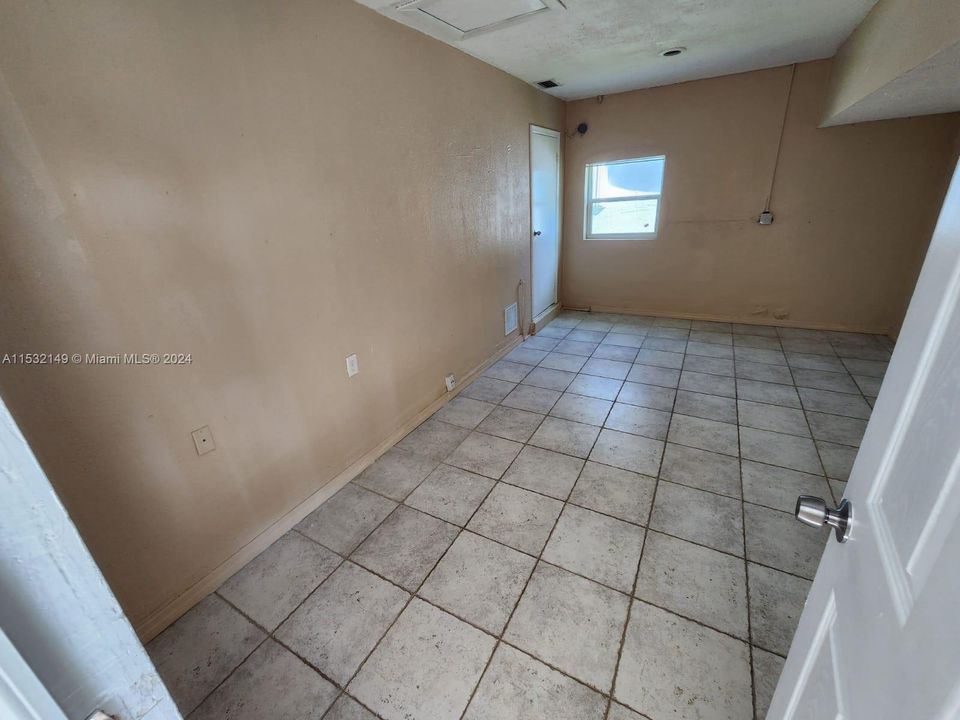 For Sale: $624,997 (5 beds, 2 baths, 1434 Square Feet)