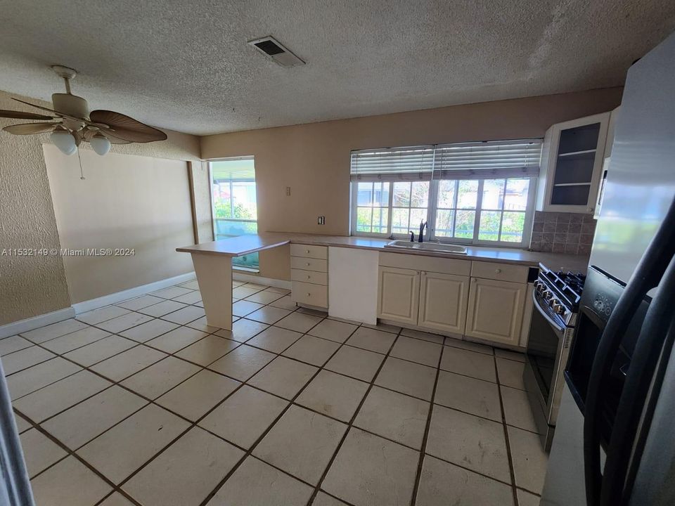 For Sale: $624,997 (5 beds, 2 baths, 1434 Square Feet)