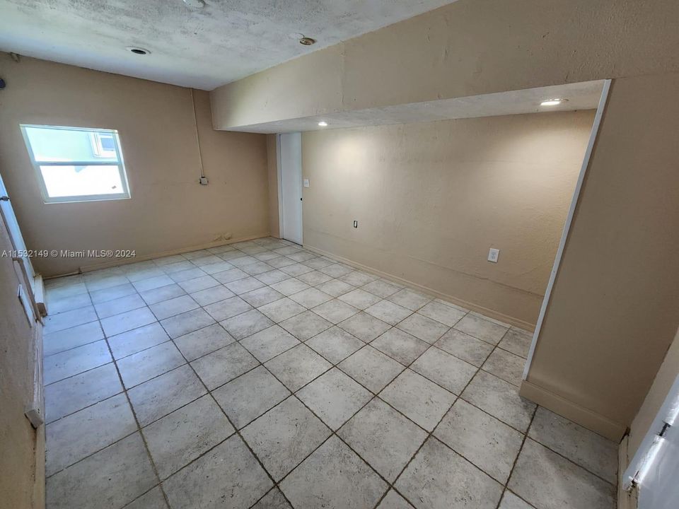 For Sale: $624,997 (5 beds, 2 baths, 1434 Square Feet)