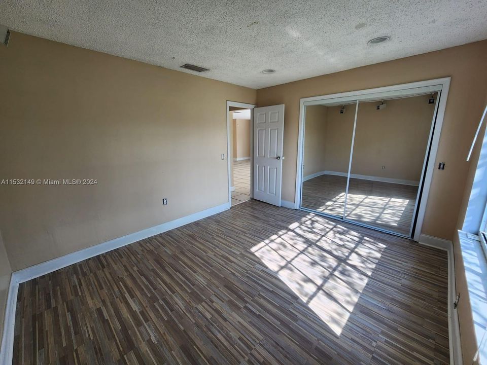 For Sale: $624,997 (5 beds, 2 baths, 1434 Square Feet)