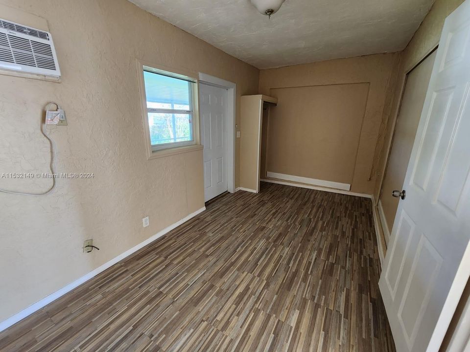 For Sale: $624,997 (5 beds, 2 baths, 1434 Square Feet)