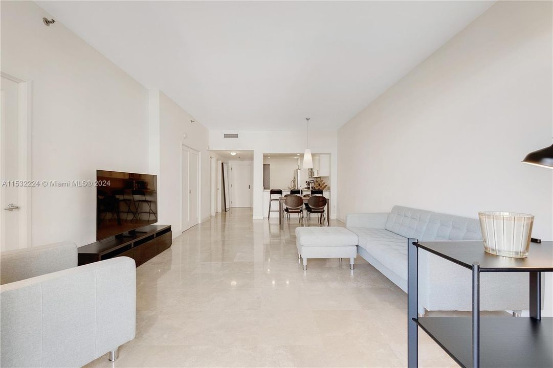 Active With Contract: $4,300 (1 beds, 2 baths, 1089 Square Feet)