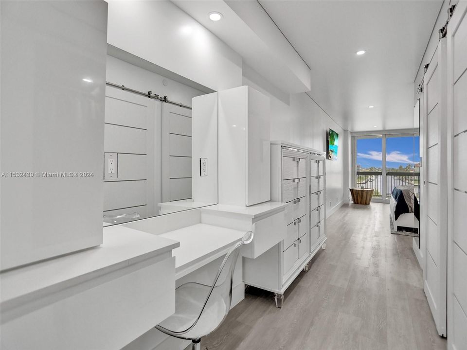 For Sale: $1,800,000 (2 beds, 2 baths, 2100 Square Feet)