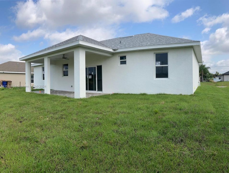 Active With Contract: $355,000 (3 beds, 2 baths, 1387 Square Feet)