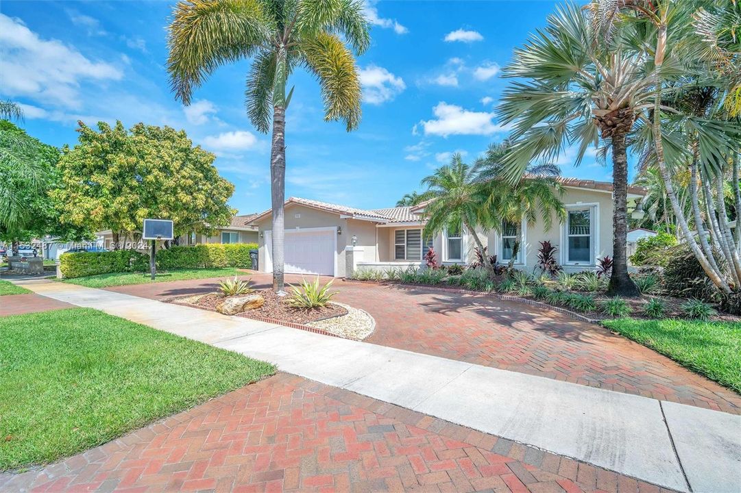 Recently Sold: $1,200,000 (6 beds, 3 baths, 0 Square Feet)