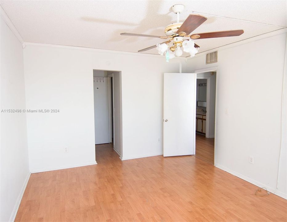 For Sale: $175,000 (2 beds, 1 baths, 1075 Square Feet)