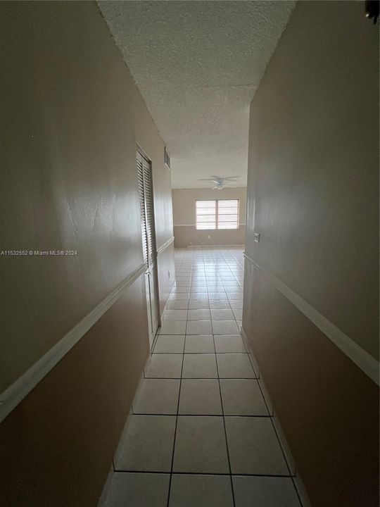 Active With Contract: $1,900 (2 beds, 1 baths, 800 Square Feet)