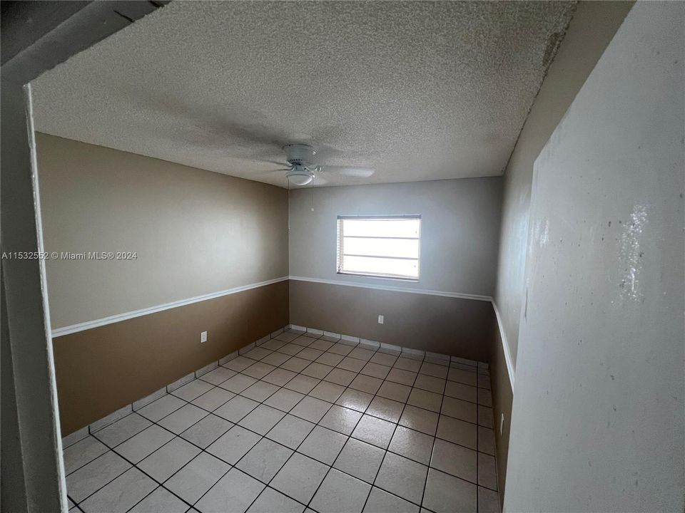 Active With Contract: $1,900 (2 beds, 1 baths, 800 Square Feet)