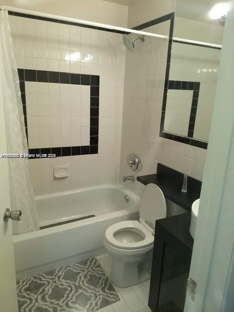 For Sale: $245,000 (1 beds, 1 baths, 514 Square Feet)