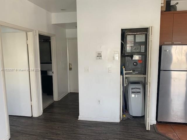 For Sale: $245,000 (1 beds, 1 baths, 514 Square Feet)