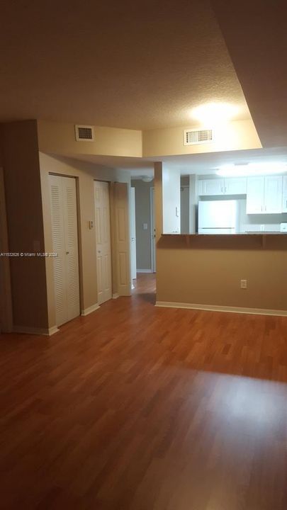 Recently Sold: $349,000 (1 beds, 1 baths, 729 Square Feet)