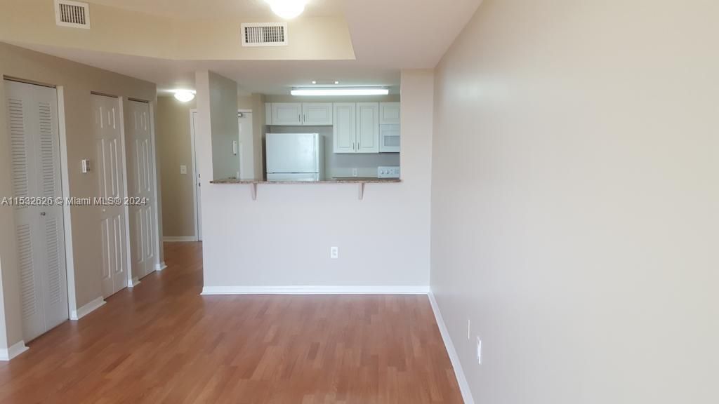 Recently Sold: $349,000 (1 beds, 1 baths, 729 Square Feet)